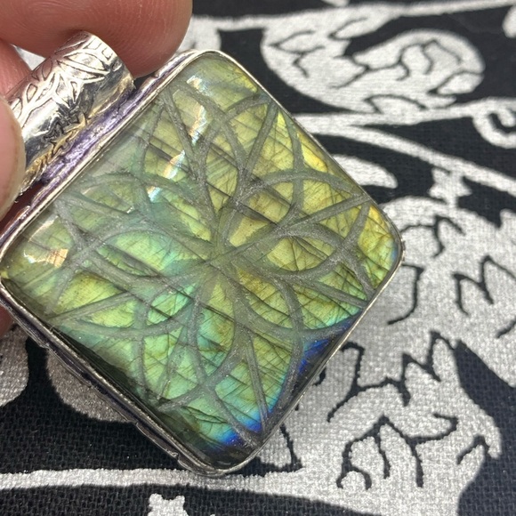 Beautiful Etched Labradorite Pendant with Chain, .925 Sterling Silver Overlay. - Picture 13 of 16